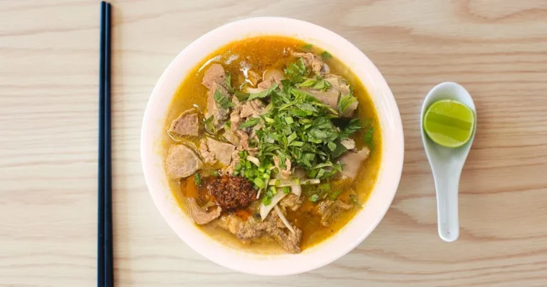 nấu bún bò huế