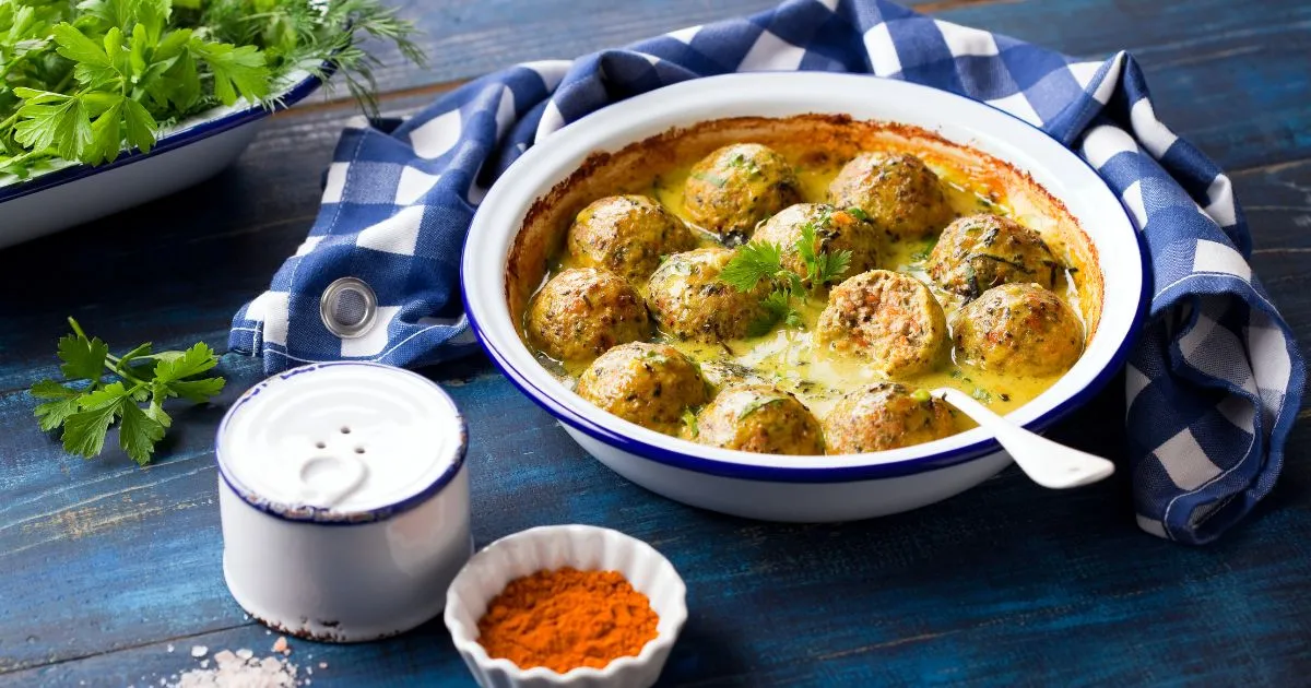 Làm Thịt Viên Chan Nước Dừa Đơn Giản Tại Nhà
